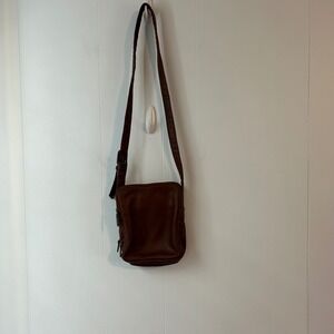 SAS Brown Leather Crossbody Bag‎ Adjustable Strap Zip Closure